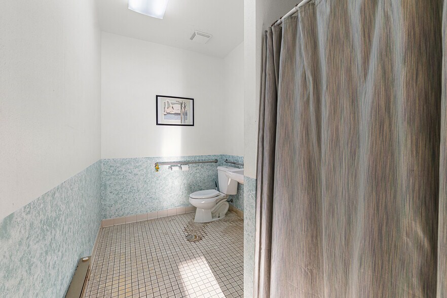More Photos Of 65 Blodgett Ct, Fond Du Lac Warehouse For Sale