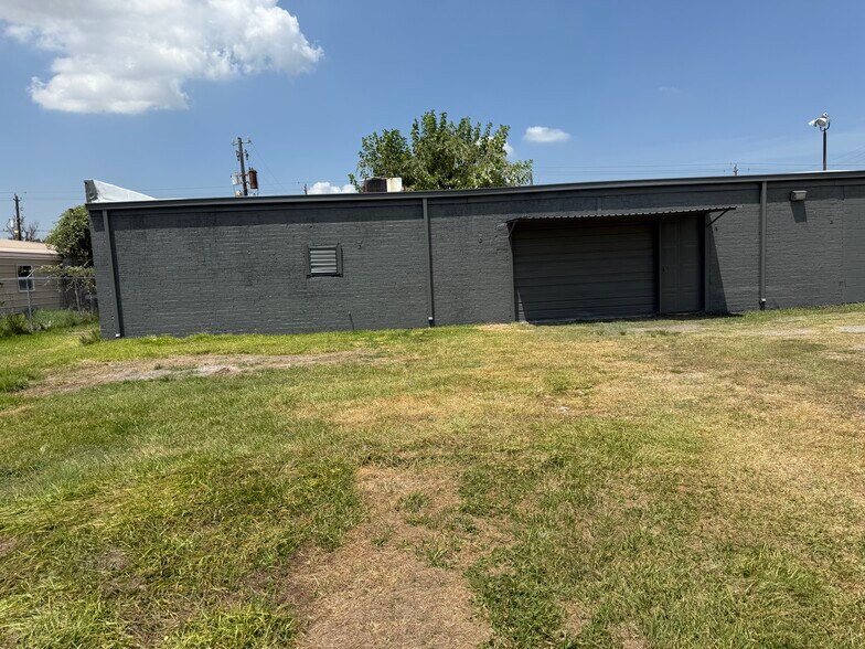 More Photos Of 1305 Lacey Dr, Baytown Contractor Storage Yard For Lease