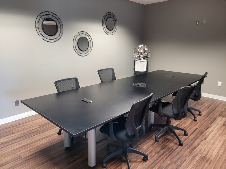 More Photos Of 340 E Big Beaver Rd, Troy Office For Lease