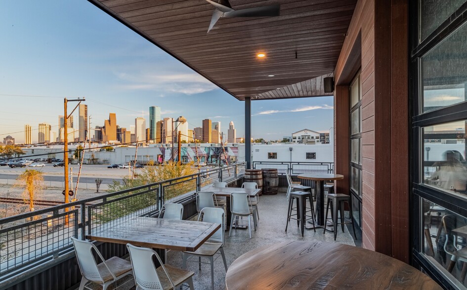More Photos Of 2101 Summer St, Houston Freestanding For Lease