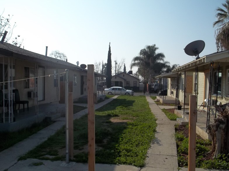More Photos Of 2208 Lake St, Bakersfield Apartments For Sale