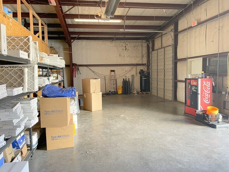 More Photos Of 132 W McLeroy Blvd, Saginaw Warehouse For Sale