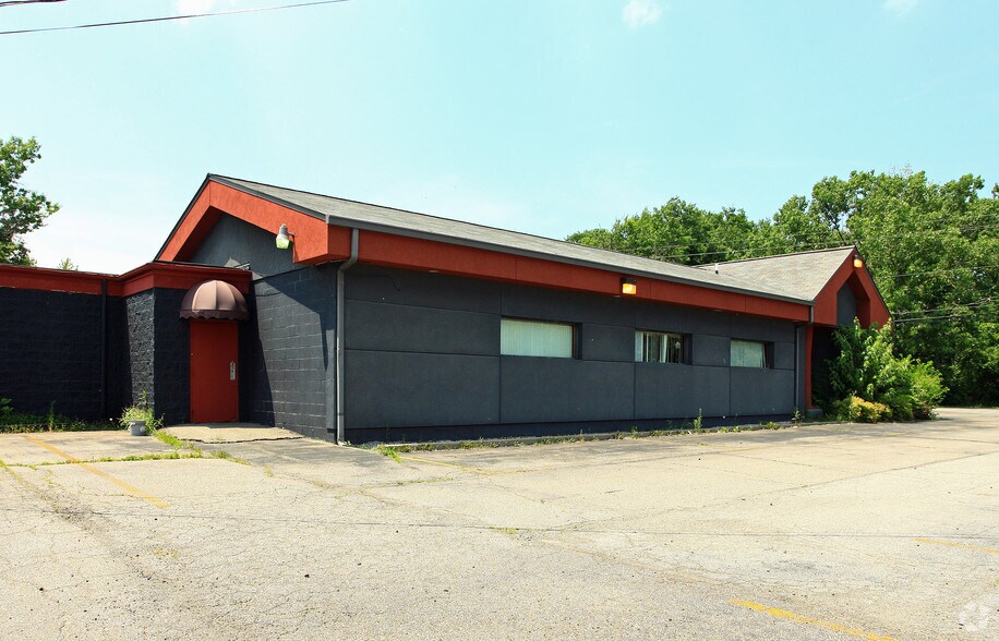 More Photos Of 5348 E Lake Rd, Sheffield Lake Restaurant For Sale