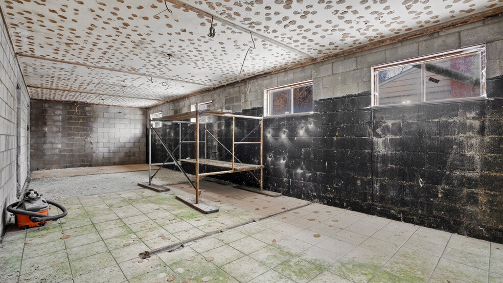 More Photos Of 2750 Banksville Rd, Pittsburgh Warehouse For Sale