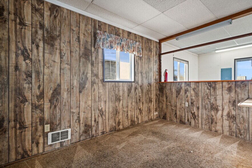 More Photos Of 503 S 3rd Ave, Sequim Flex For Lease