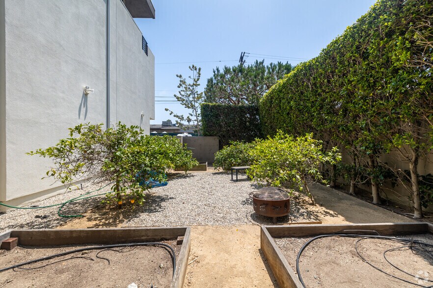More Photos Of 627 Aviation Way, Manhattan Beach Loft Creative Space For Sale