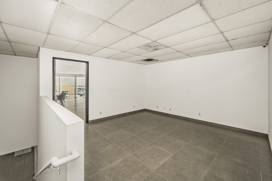 More Photos Of 8559 Artesia Blvd, Bellflower Auto Dealership For Sale