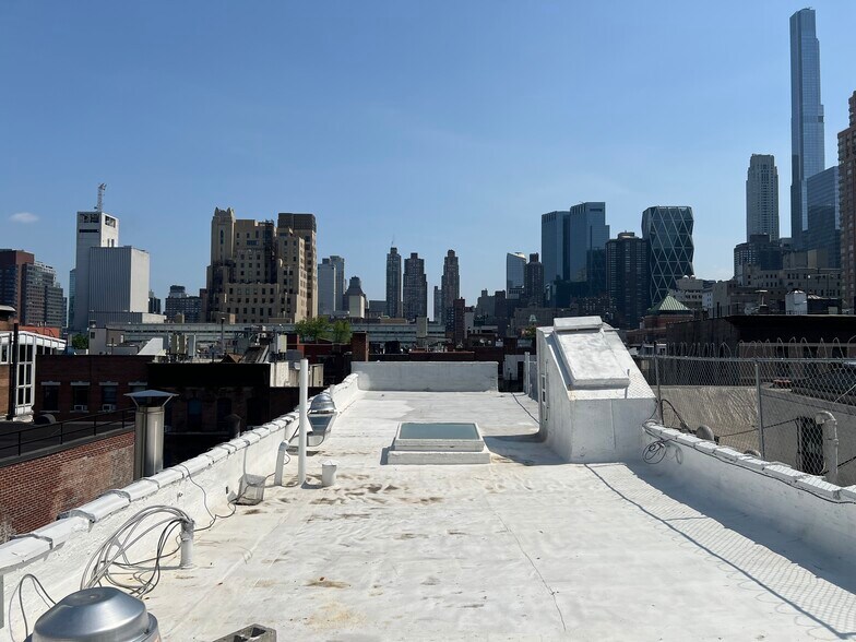 More Photos Of 410 W 47th St, New York Apartments For Sale