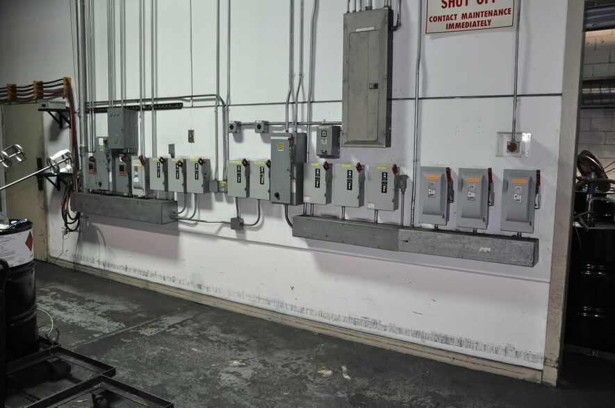 More Photos Of 2903 Lee Ave, Sanford Manufacturing For Sale