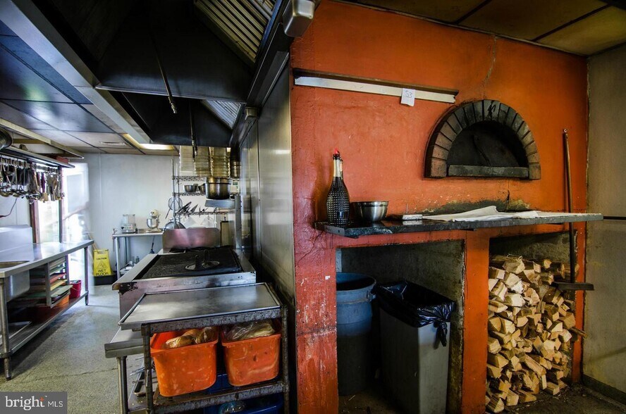 More Photos Of 201 E German St, Shepherdstown Storefront For Sale