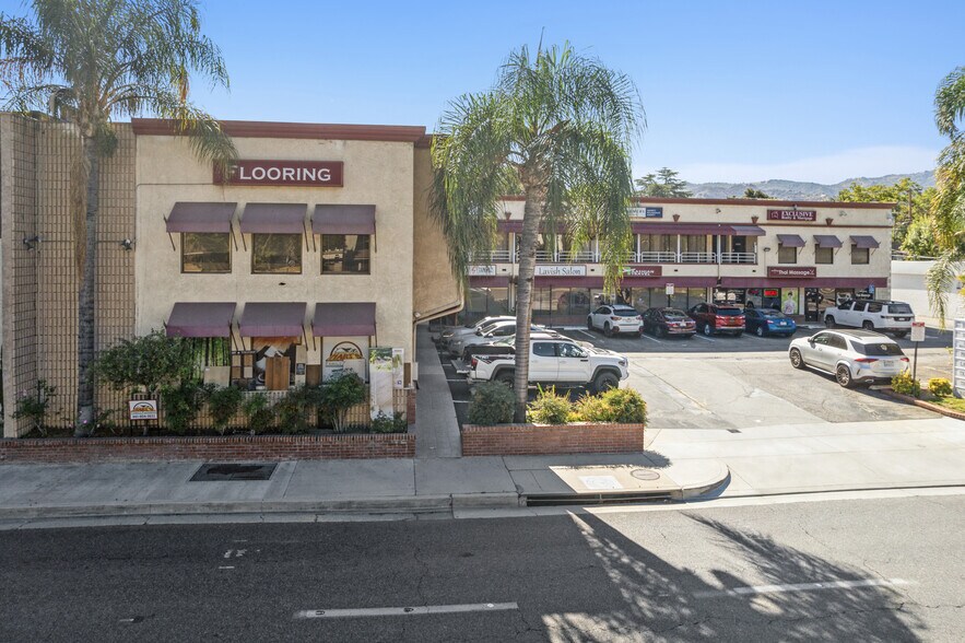 More Photos Of 23942-23945 Lyons Ave, Santa Clarita Storefront Retail Office For Lease