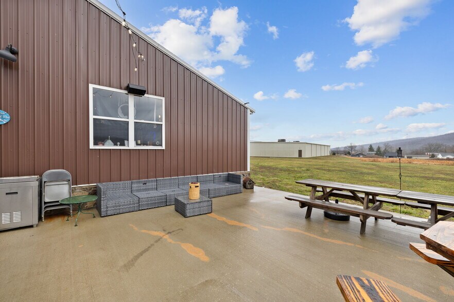 More Photos Of 714 N Saint Mary St, Pilot Knob Freestanding For Sale