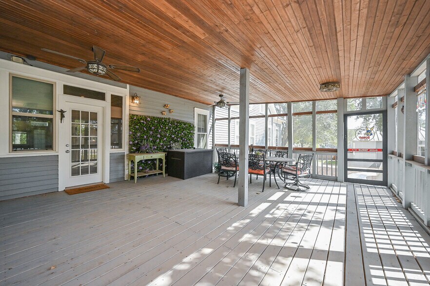 More Photos Of 315 Cedar St, New Ulm Specialty For Sale