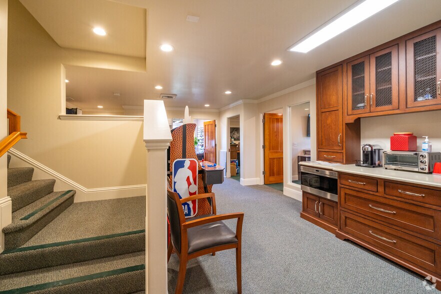 More Photos Of 675 Hartz Ave, Danville Office For Sale