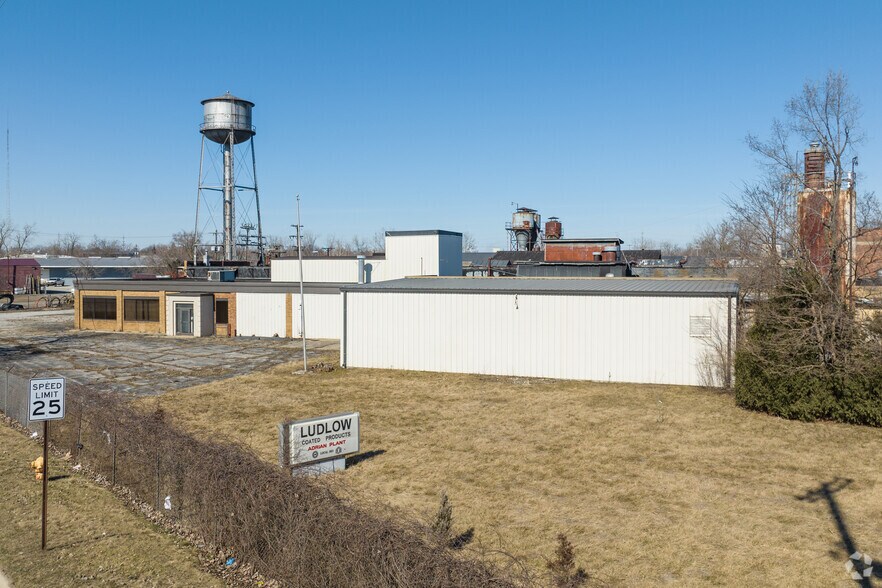 Primary Photo Of 1160 Treat St, Adrian Showroom For Lease