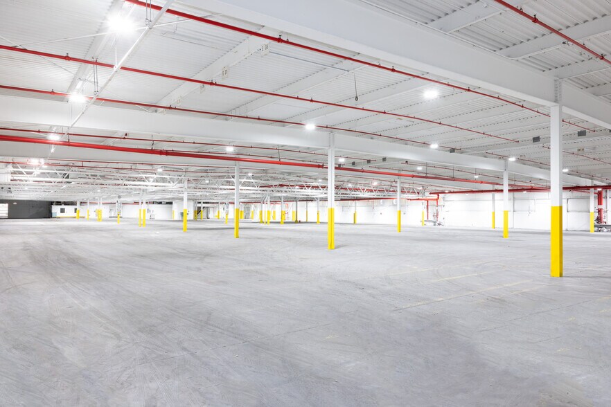 More Photos Of 4250 Bells Ln, Louisville Manufacturing For Lease