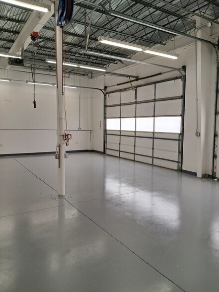 More Photos Of 7191 Arapahoe Rd, Boulder Warehouse For Lease