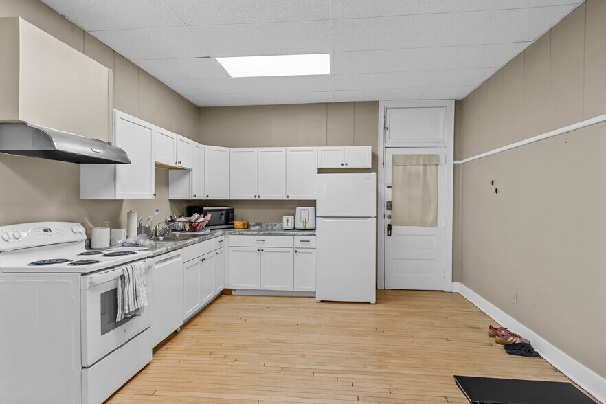 More Photos Of 927 Main St, Stevens Point Storefront Retail Residential For Sale