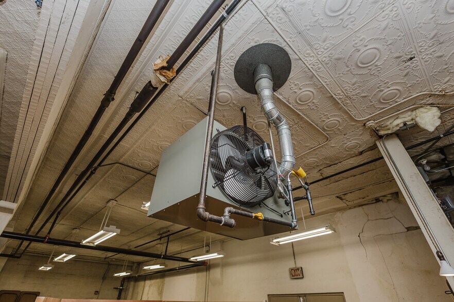 More Photos Of 724 N Main St, Newton Storefront For Sale