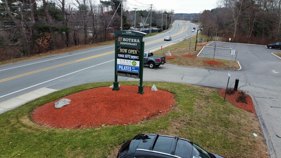 More Photos Of 1256 W Central St, Franklin Warehouse For Lease