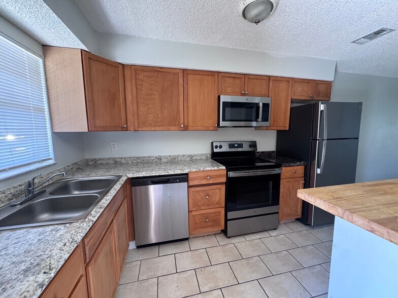 More Photos Of 1005-1009 63rd Ave W, Bradenton Apartments For Sale