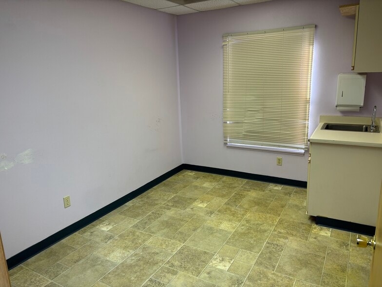 More Photos Of 1755 Airway Ave, Kingman Healthcare For Lease