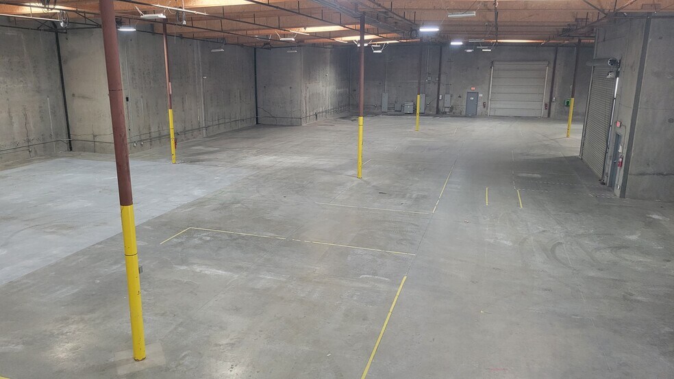 More Photos Of 42445 Avenida Alvarado, Temecula Warehouse For Lease