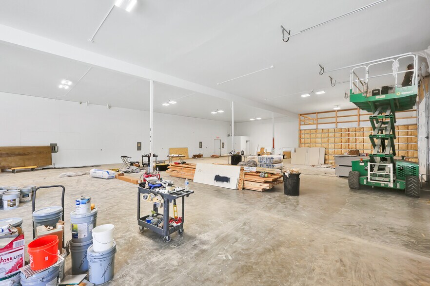 More Photos Of 21 N Skipworth Rd, Spokane Valley Showroom For Lease