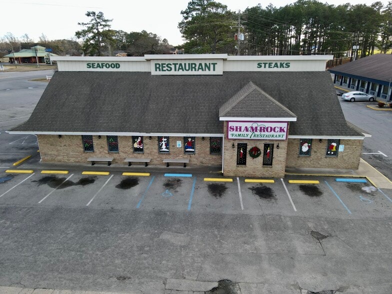 More Photos Of 101 W Boulevard, Williamston Specialty For Sale