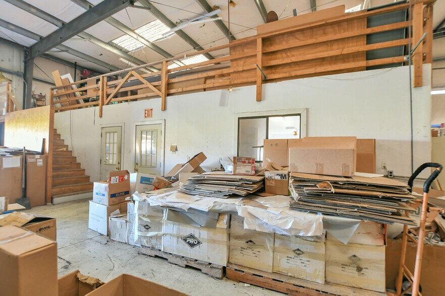 More Photos Of 730 Concord Ave, Brentwood Warehouse For Sale