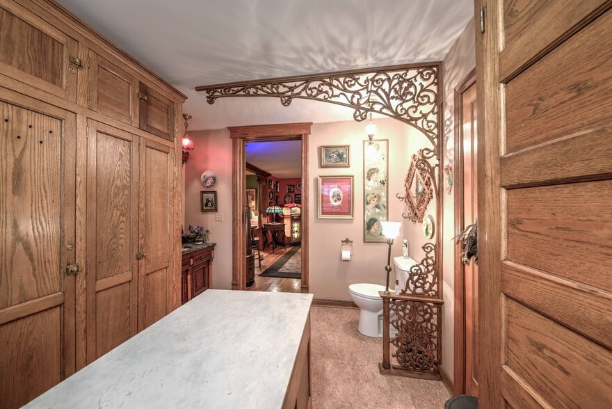 More Photos Of 890 Lake Ave, Woodstock General Retail For Sale