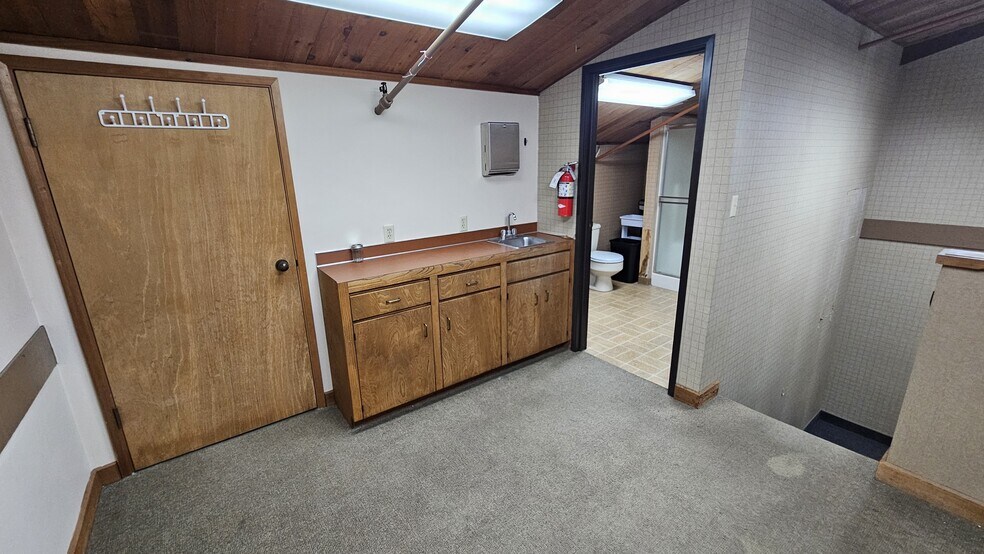 More Photos Of 1106 Douglas St, Longview Medical For Lease