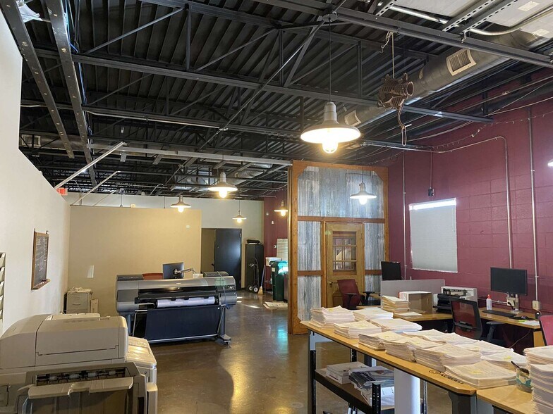 More Photos Of 1232 E Trafficway, Springfield Office For Sale