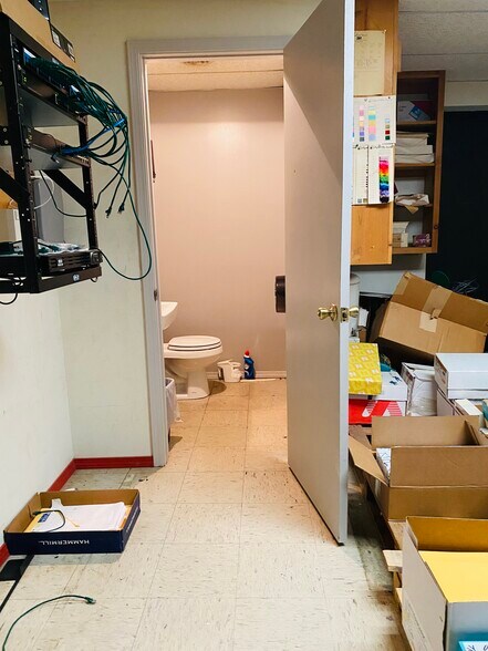 More Photos Of 721 Highway 5 N, Mountain Home Storefront For Sale