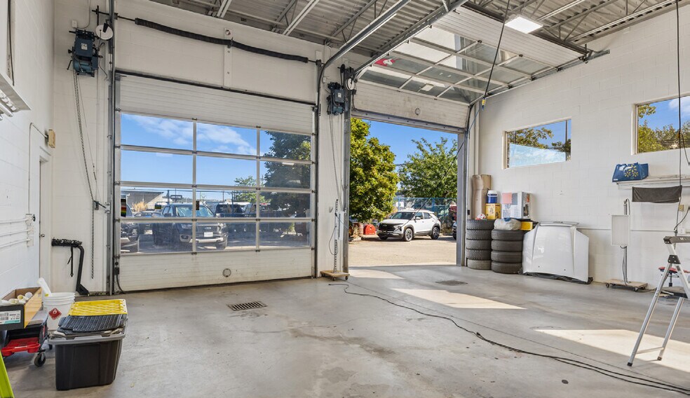 More Photos Of 1200 Leathead Rd, Kelowna Auto Dealership For Sale