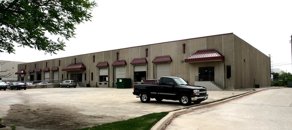 More Photos Of 3208-3214 Skylane Dr, Carrollton Light Distribution For Lease