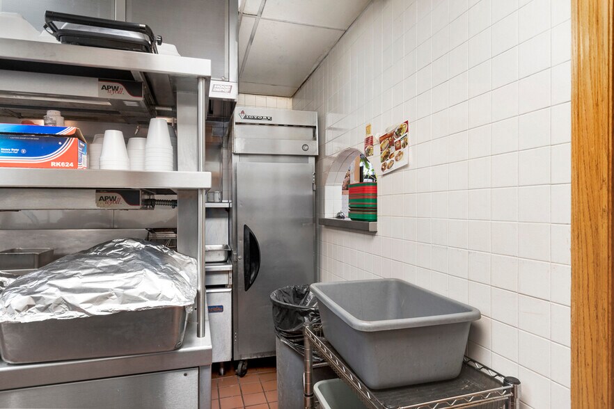 More Photos Of 1015 E Ogden Ave, Naperville Fast Food For Sale