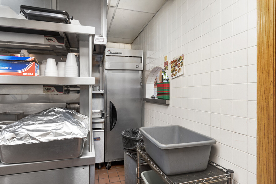 More Photos Of 1015 E Ogden Ave, Naperville Fast Food For Sale