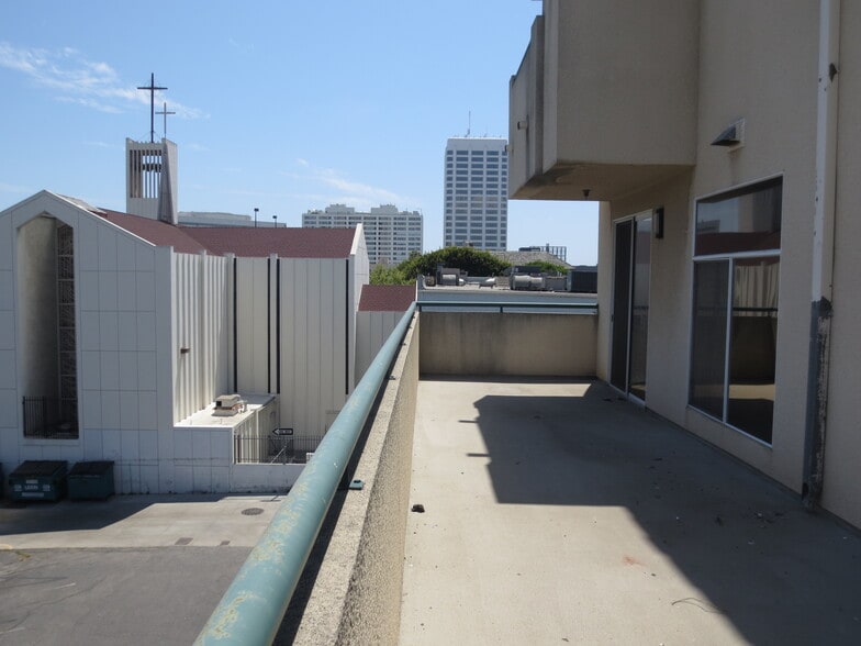 More Photos Of 1212 5th St, Santa Monica Apartments For Lease