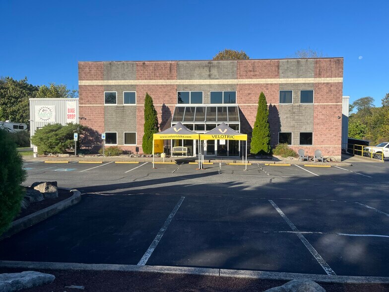 More Photos Of 805 W Canal St, Easton Warehouse For Lease