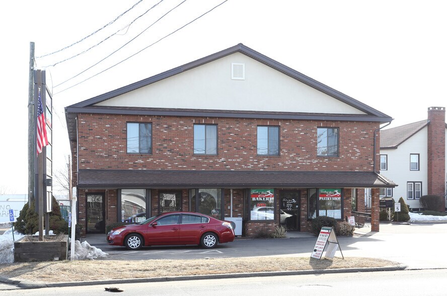 More Photos Of 660-670 Newfield St, Middletown Office For Lease