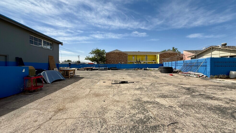 More Photos Of 1302 E 2nd St, Odessa Service For Sale