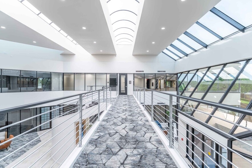 More Photos Of 6606 Lyndon B Johnson Fwy, Dallas Office For Lease