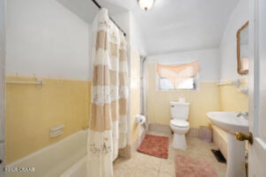 More Photos Of 228 W Howry Ave, Deland Storefront Retail Office For Sale