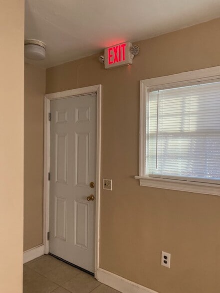 More Photos Of 5560 Jonesboro Rd, Lake City Office For Sale