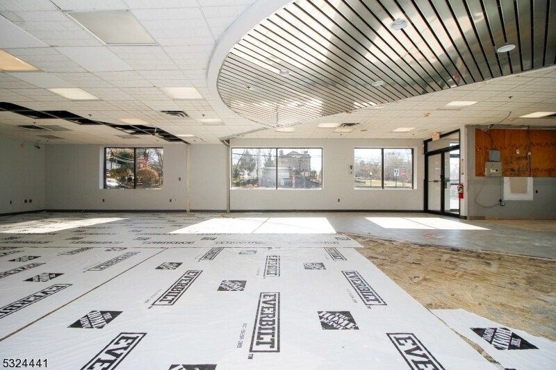 More Photos Of 426 Ridgedale Ave, East Hanover Bank For Lease