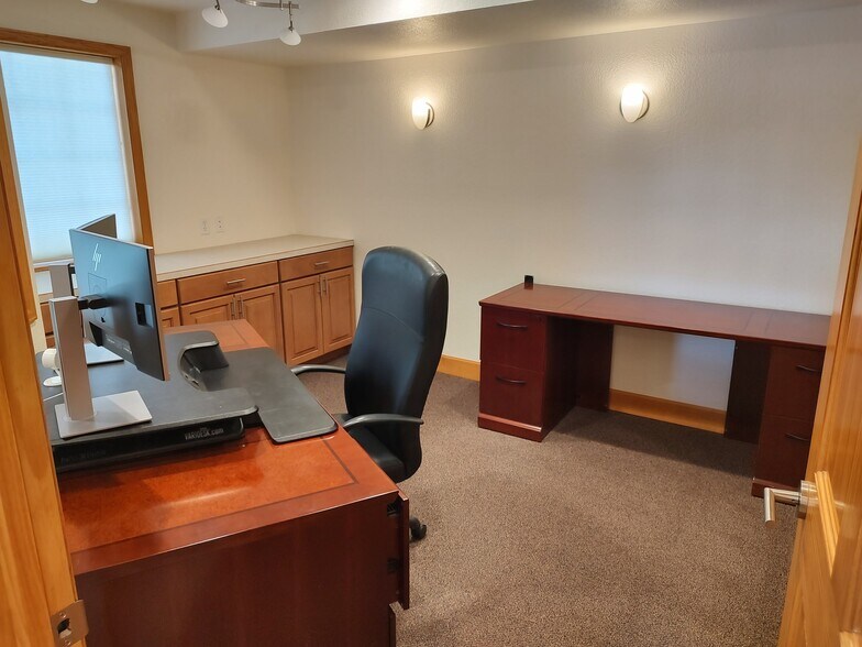 More Photos Of 7352 Greenridge Rd, Windsor Warehouse For Sale