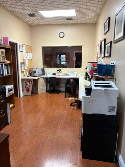 More Photos Of 2316-2318 Hollywood Blvd, Hollywood Office For Lease