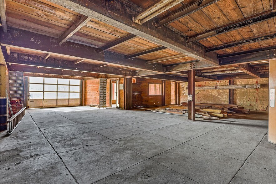 More Photos Of 125 S Waco St, Hillsboro Office For Lease