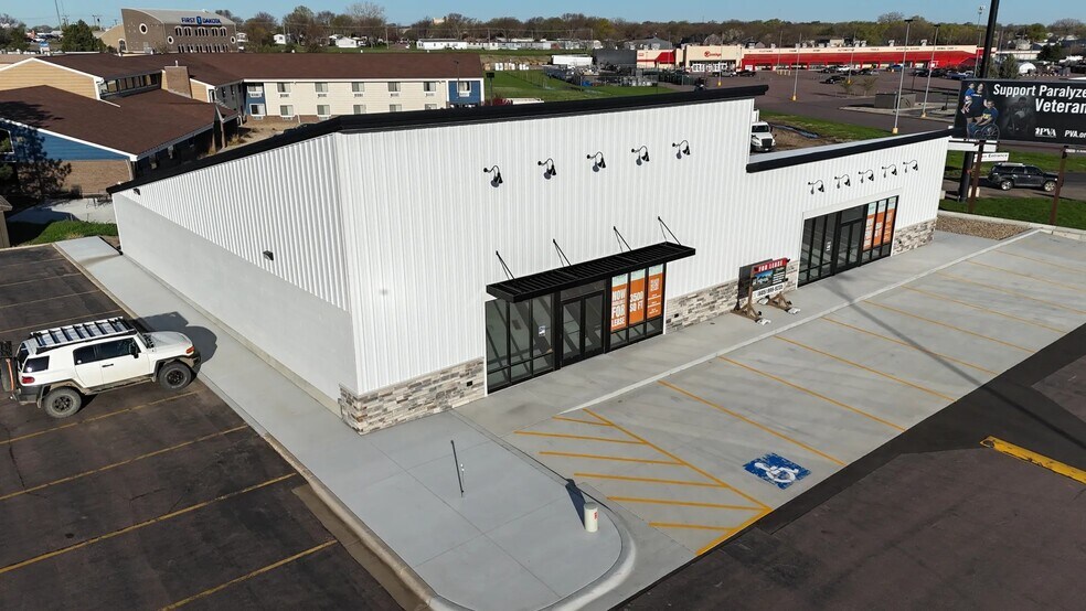 More Photos Of 1425 S Burr St, Mitchell General Retail For Lease